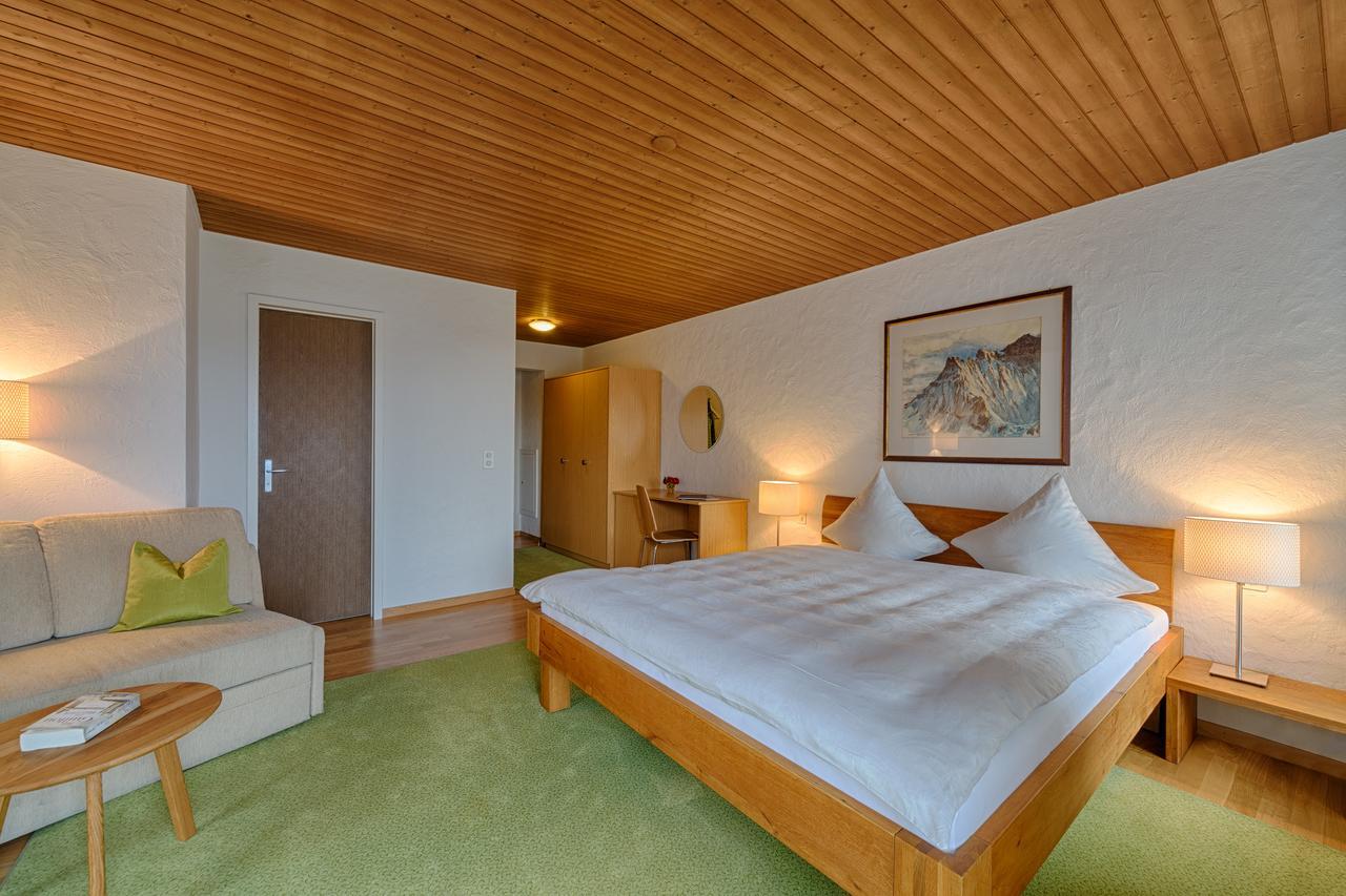 Neuhaus Golf- & Strandhotel Unterseen Room photo